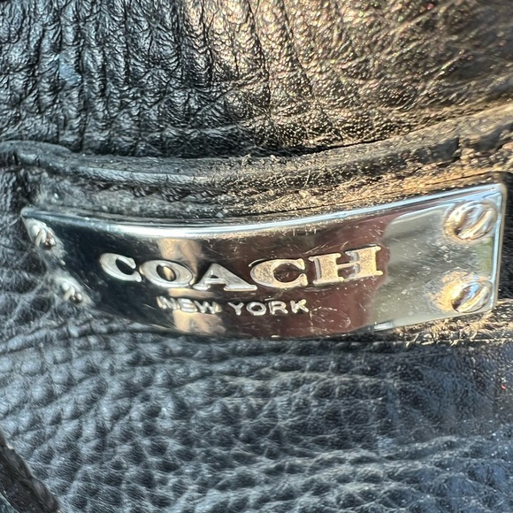 Coach size 6.5 ladies black leather flat loafer shoe. Good used condition. - Picture 5 of 7